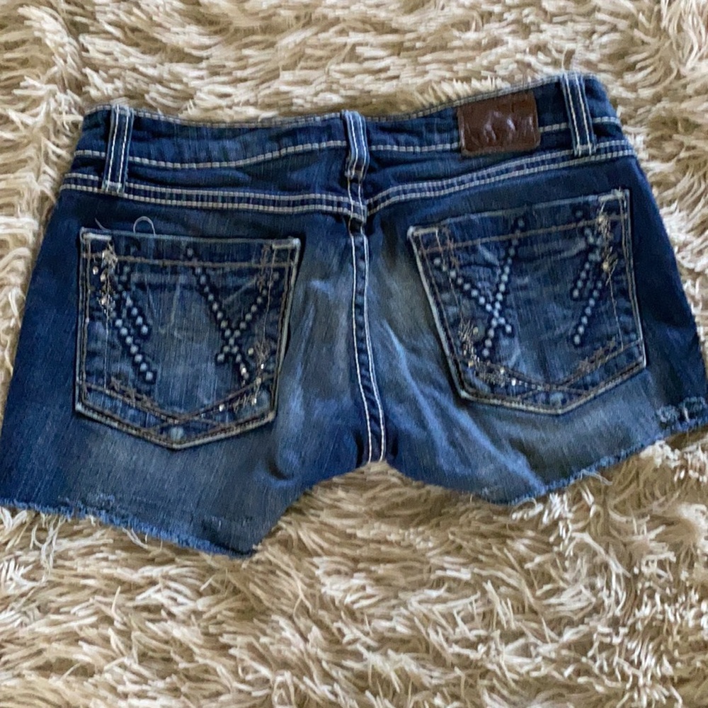 Buckle shorts - Picture 3 of 3